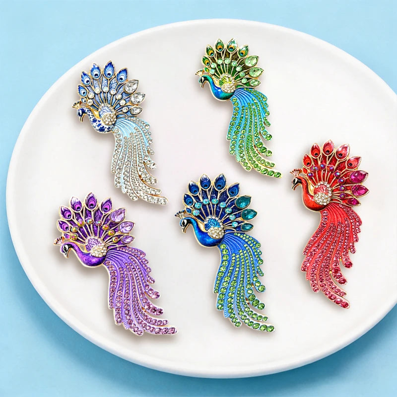 Broche Pavão Luxo com Strass e Design Elegante Feminino