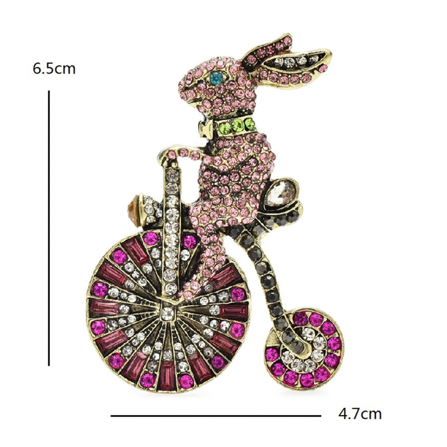 Broche Coelho Ciclista com Strass Feminino Detalhe Luxo