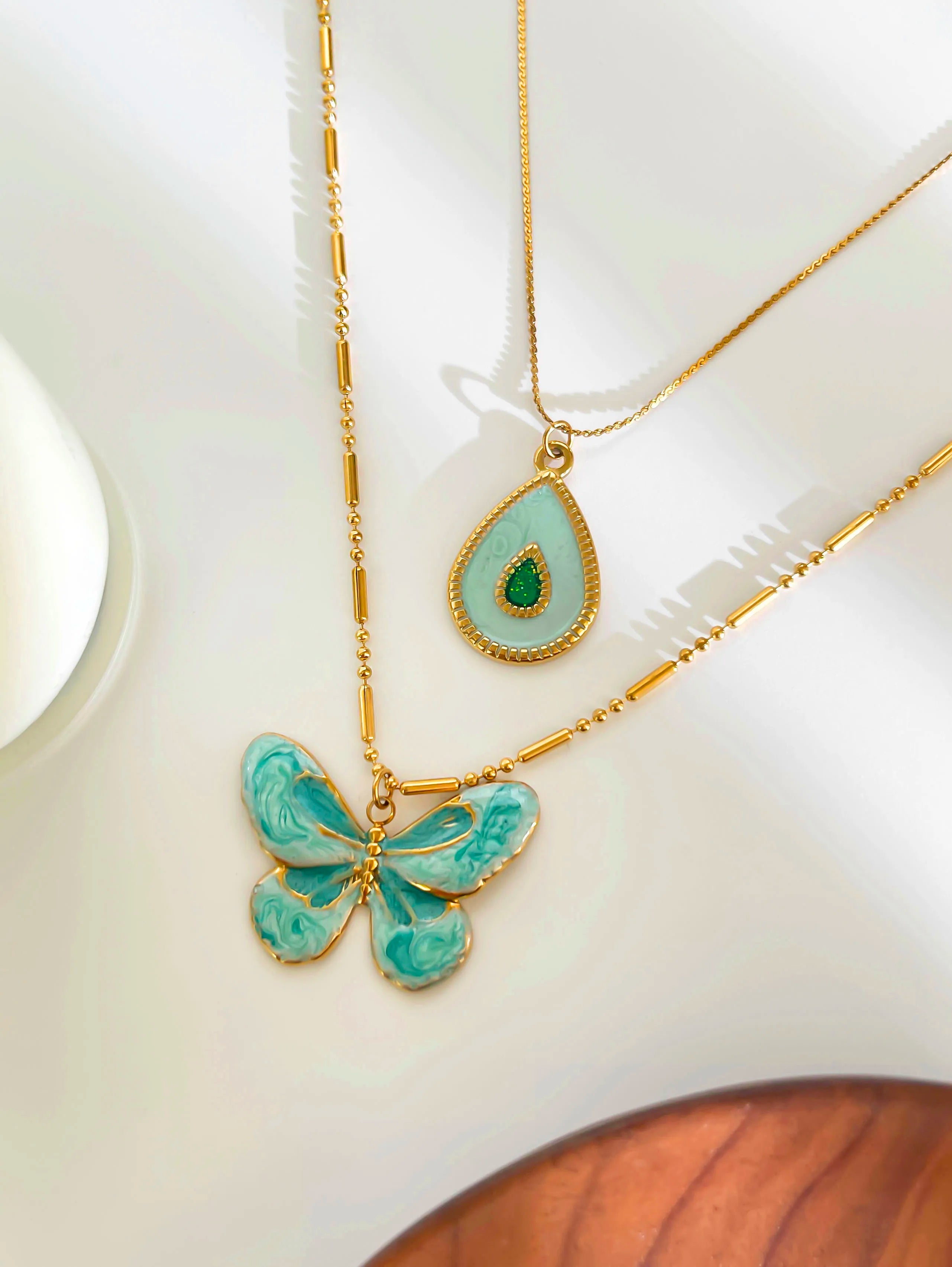 GHIDBK Bonito Simples Azul Esmalte Waterdrop Borboleta Pingente Colares para Mulheres Nova Moda Jóias de Aço Inoxidável Presentes de Festa