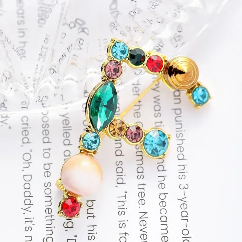 Nova chegada inglês carta palavra broche colorido strass cristal lapela pinos para mulheres camisola terno broche festa jóias presentes