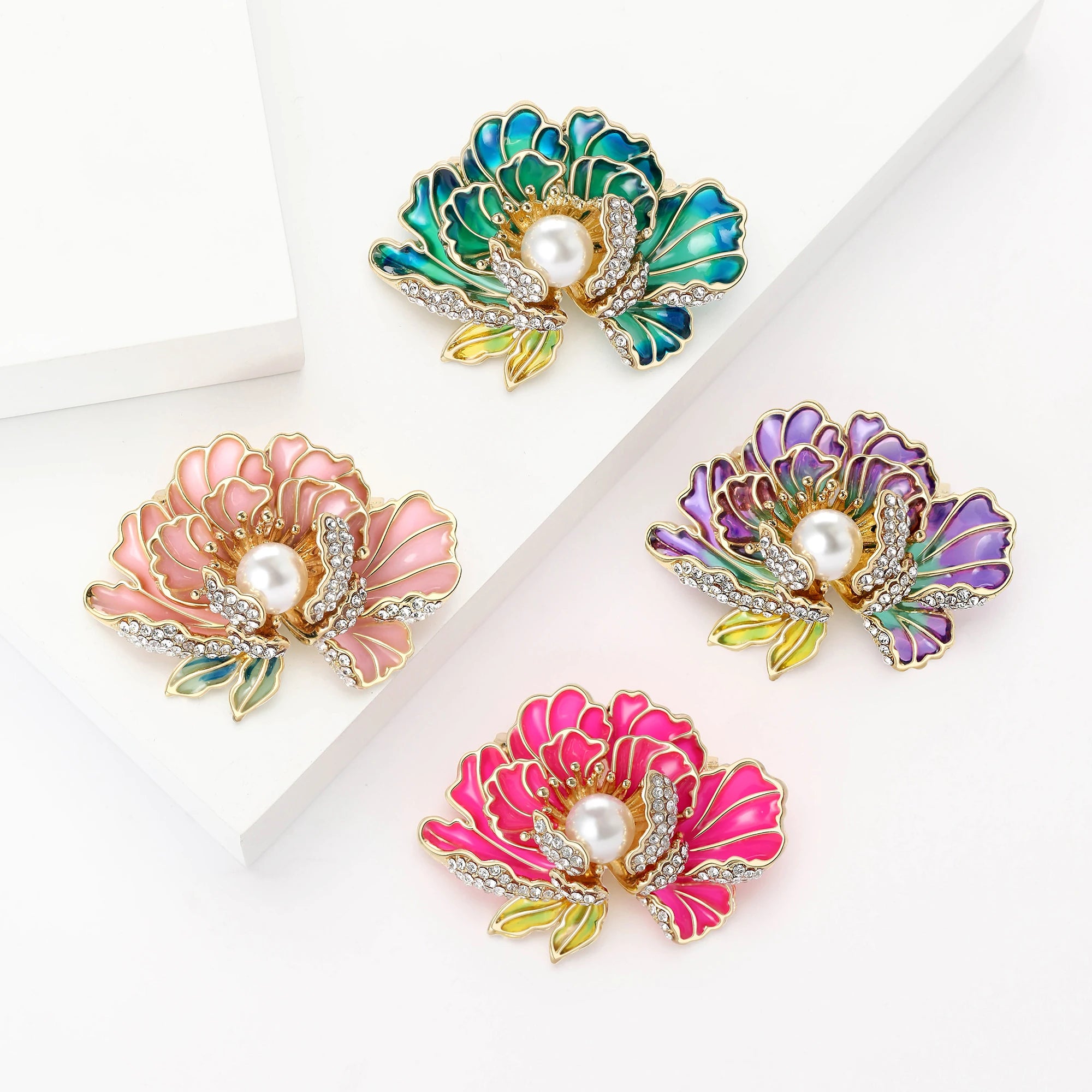 Beaut & berry elegante pérola peônia flor broches para mulheres strass planta pino luxo banquete casamento jóias amigos presentes