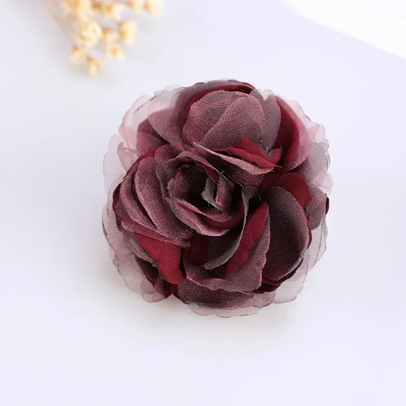 Korean Silk Yarn Fabric Flower Broche para mulheres, camisa Lapel Pin, broches, casaco elegante, crachá da camisola, roupas luxuosas, acessórios