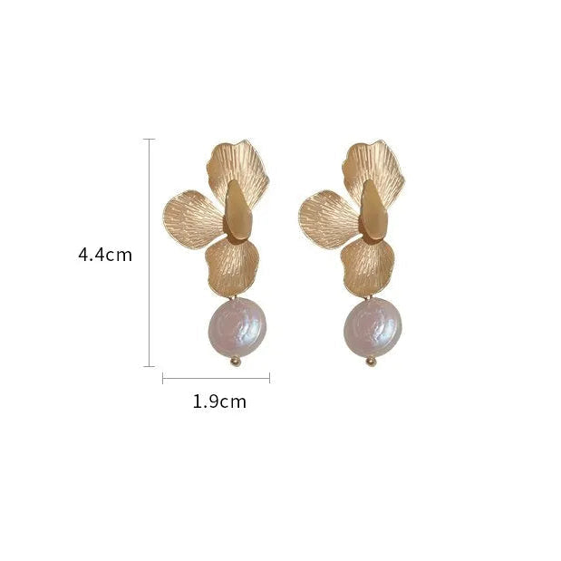 Elegante natural imitação de pérolas brincos para mulheres vintage pétalas douradas flor gota brinco jóias para festa de casamento