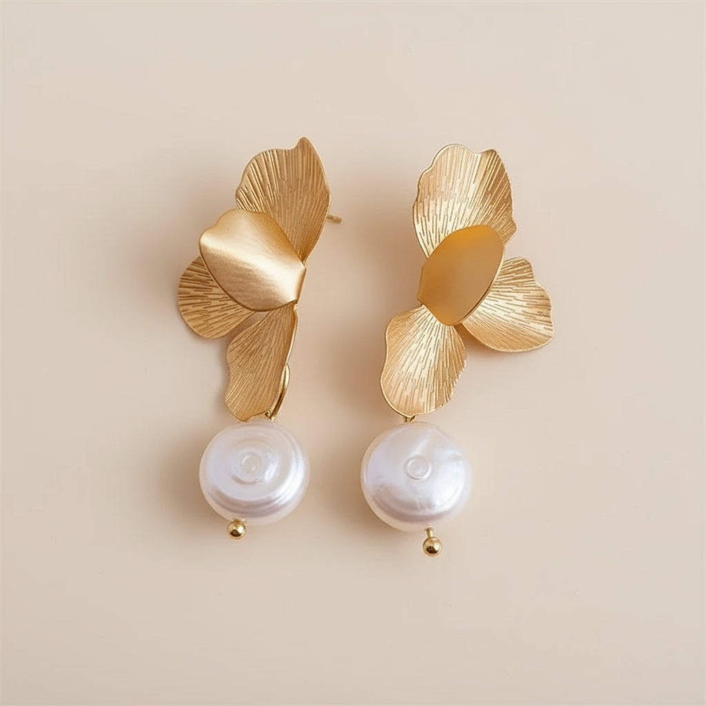 Elegante natural imitação de pérolas brincos para mulheres vintage pétalas douradas flor gota brinco jóias para festa de casamento