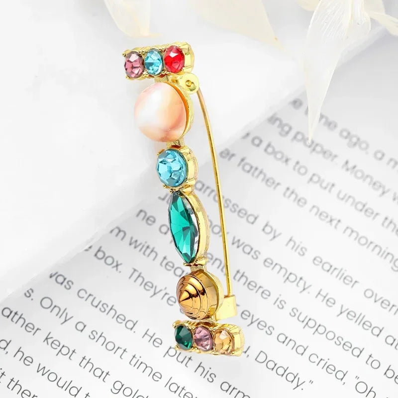 Nova chegada inglês carta palavra broche colorido strass cristal lapela pinos para mulheres camisola terno broche festa jóias presentes
