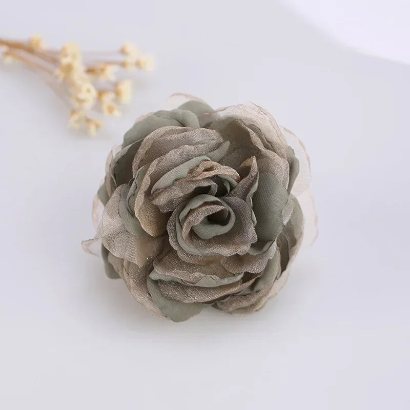 Korean Silk Yarn Fabric Flower Broche para mulheres, camisa Lapel Pin, broches, casaco elegante, crachá da camisola, roupas luxuosas, acessórios