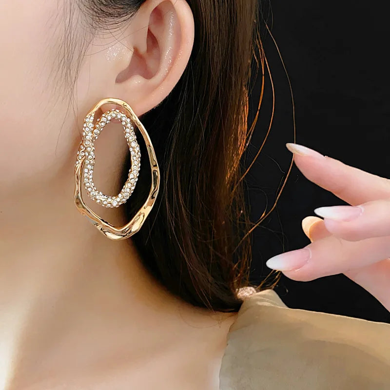 Brincos Ovais de Strass Elegantes