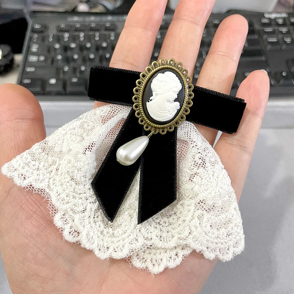 Elegante laço de veludo fita bowknot bronze banhado rainha cameo beleza cabeça veneziana pérola gota água feminino broche lapela pinos presentes