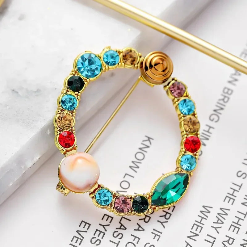 Nova chegada inglês carta palavra broche colorido strass cristal lapela pinos para mulheres camisola terno broche festa jóias presentes