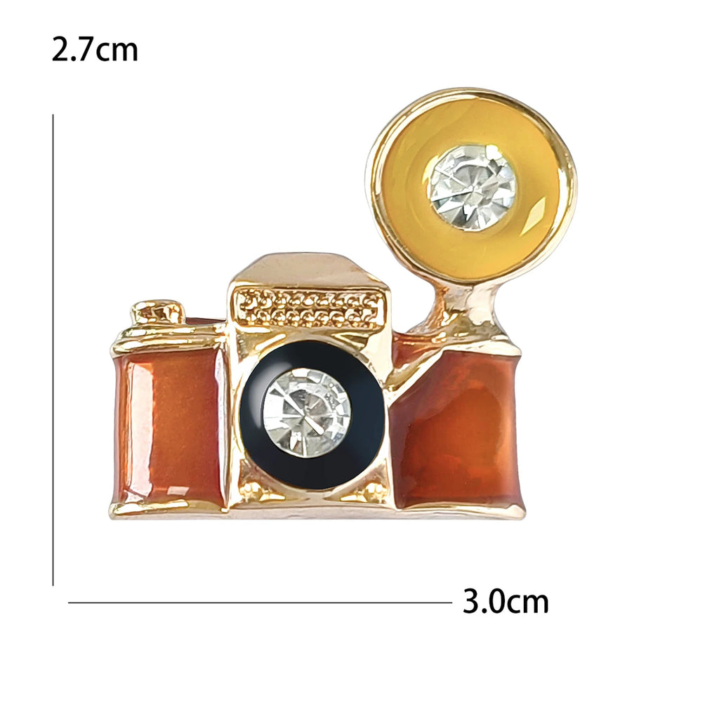 Broche Vintage Câmera e TV com Strass e Esmalte Elegante