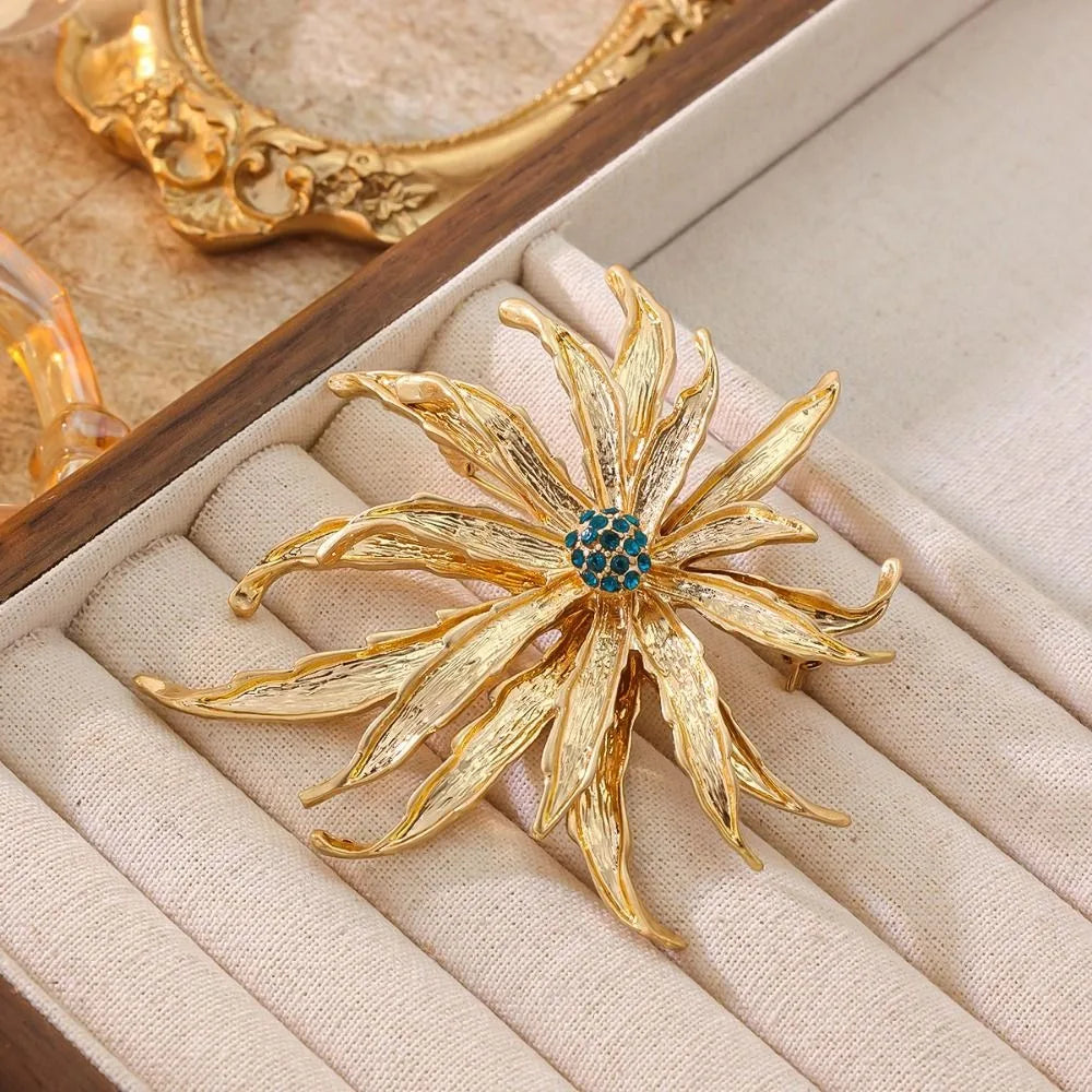 Broche Crisântemo com Zircônias Design Elegante Feminino