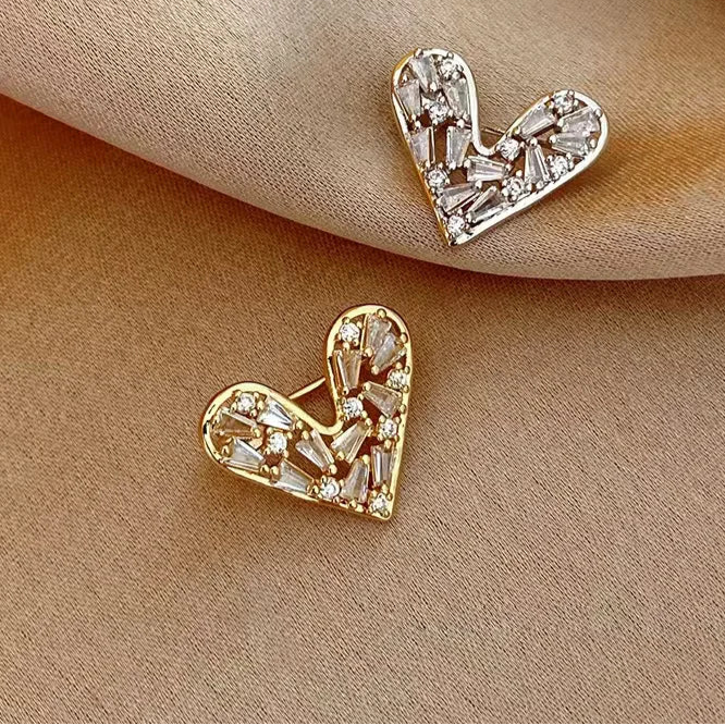 Coração de cristal brilhante anti-reflexo fivela pequeno broche moda lapela pino roupas versátil mini corsage botão pino jóias presentes