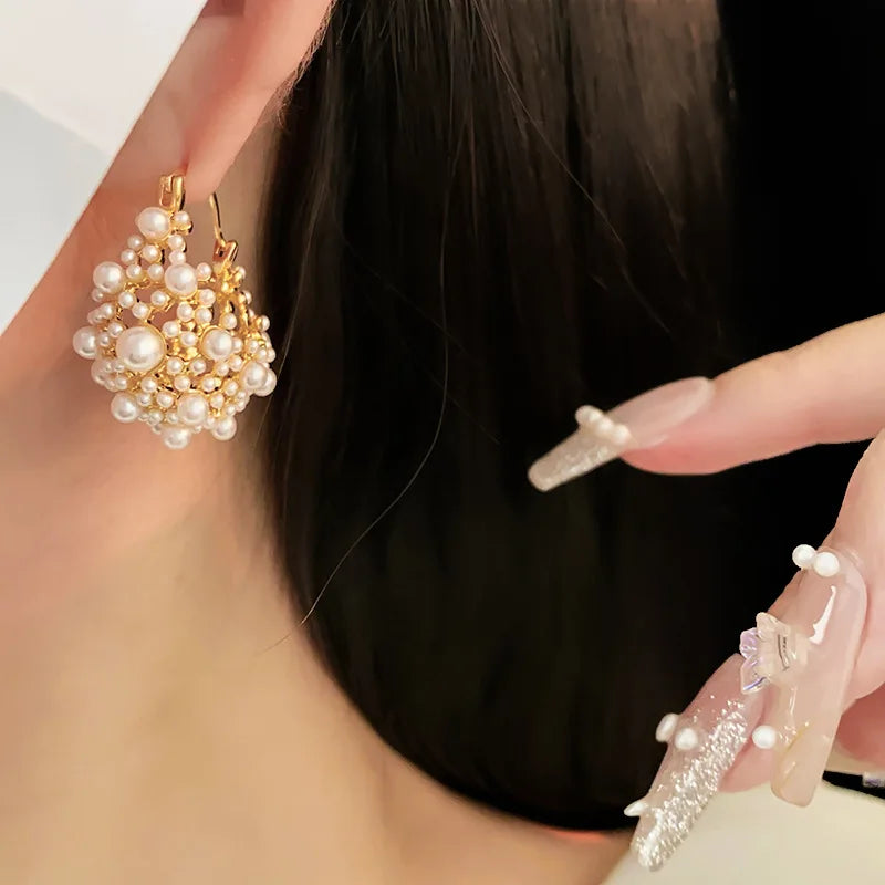 Brincos de pérola de metal irregular estilo europeu e americano personalizado moda brincos senhoras meninas acessórios de viagem