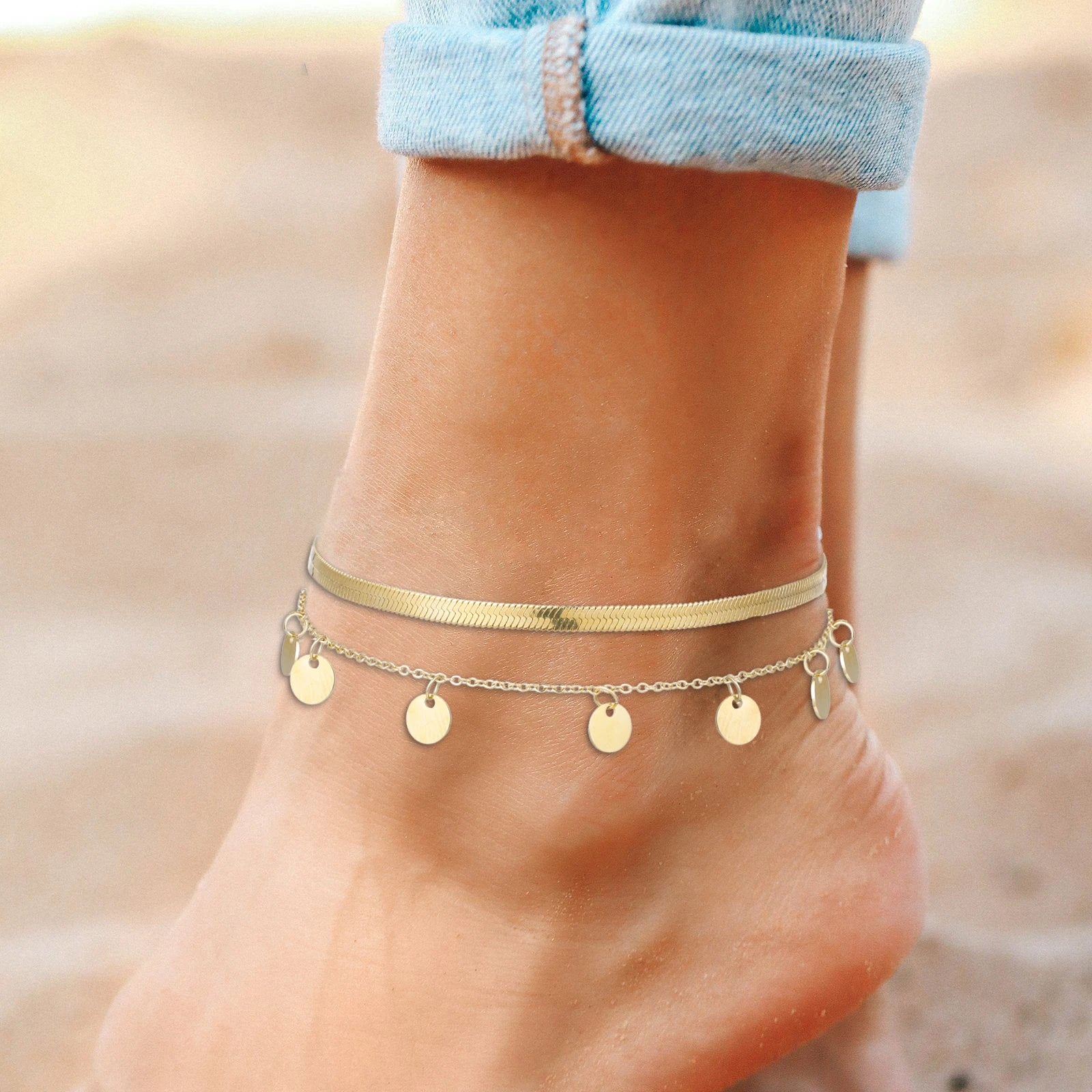 Shevalues Tornozeleira com corrente de zircônia cúbica brilhante para mulheres moda 18K banhada a ouro pulseira de tornozelo sandálias descalças joias para pés