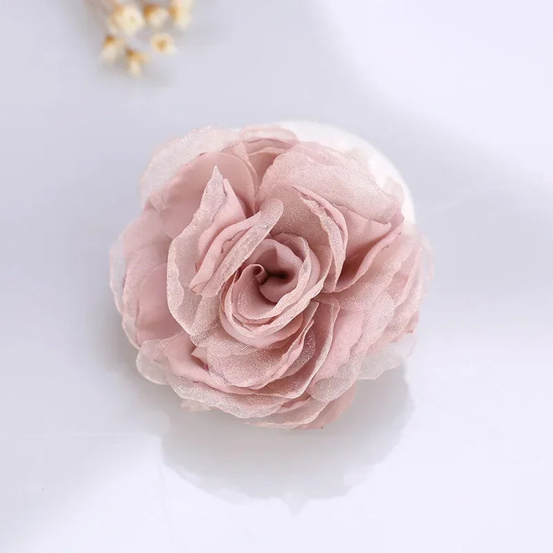 Korean Silk Yarn Fabric Flower Broche para mulheres, camisa Lapel Pin, broches, casaco elegante, crachá da camisola, roupas luxuosas, acessórios