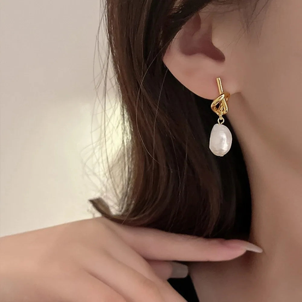 Novos brincos de pérola irregular design sênior jóias temperamento francês acessórios de orelha brincos de pérola feminino