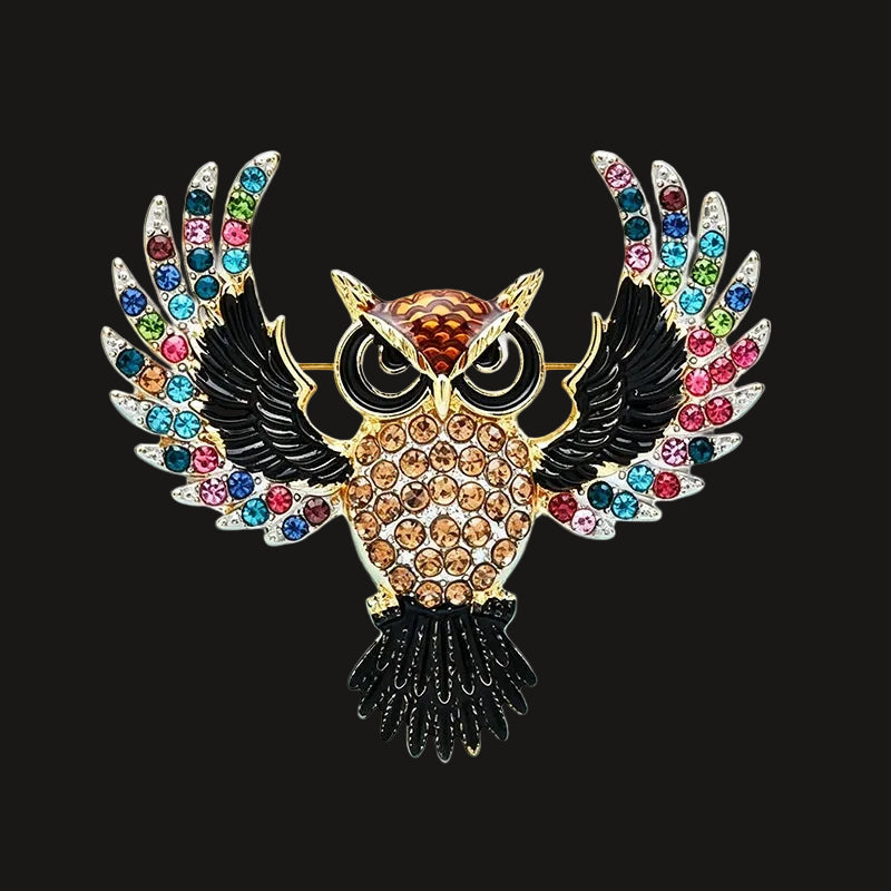 Broche Coruja Voando com Strass e Esmalte