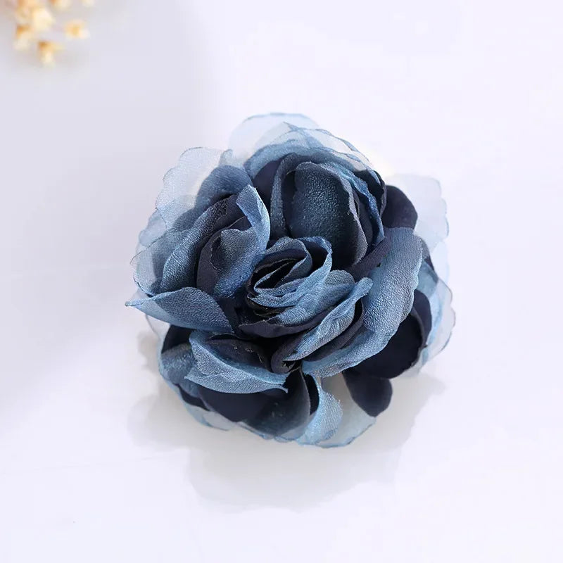 Korean Silk Yarn Fabric Flower Broche para mulheres, camisa Lapel Pin, broches, casaco elegante, crachá da camisola, roupas luxuosas, acessórios