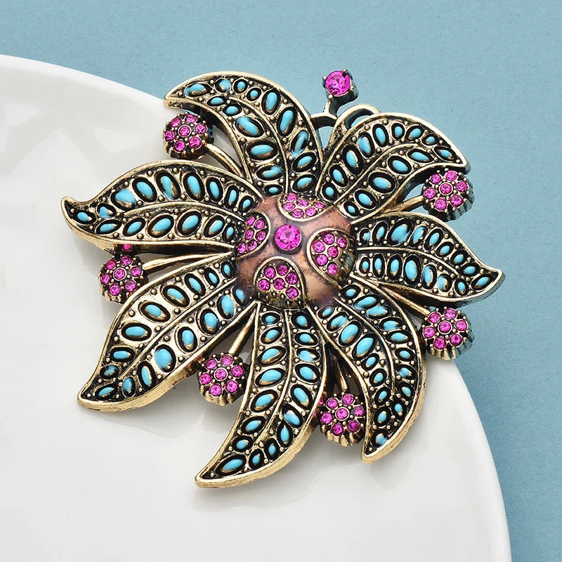 Broche Flor Lírio Vintage com Strass Design Elegante Feminino