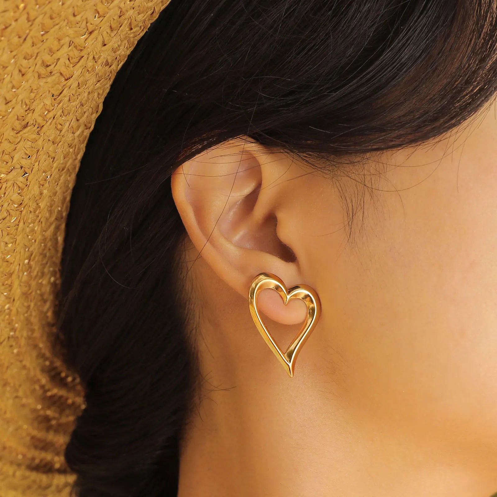 Vnox 1 par de brincos grandes de coração feminino, presentes de orelha de cor dourada de aço inoxidável para ela, joias minimalistas delicadas e chiques de tamanho grande