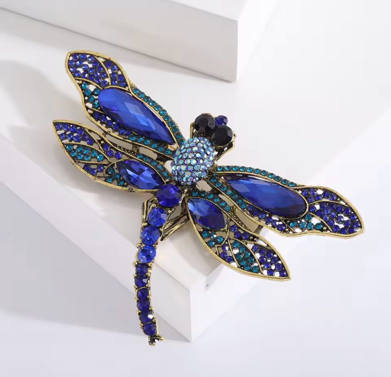 Broche Libélula Luxo com Pedrarias Coloridas