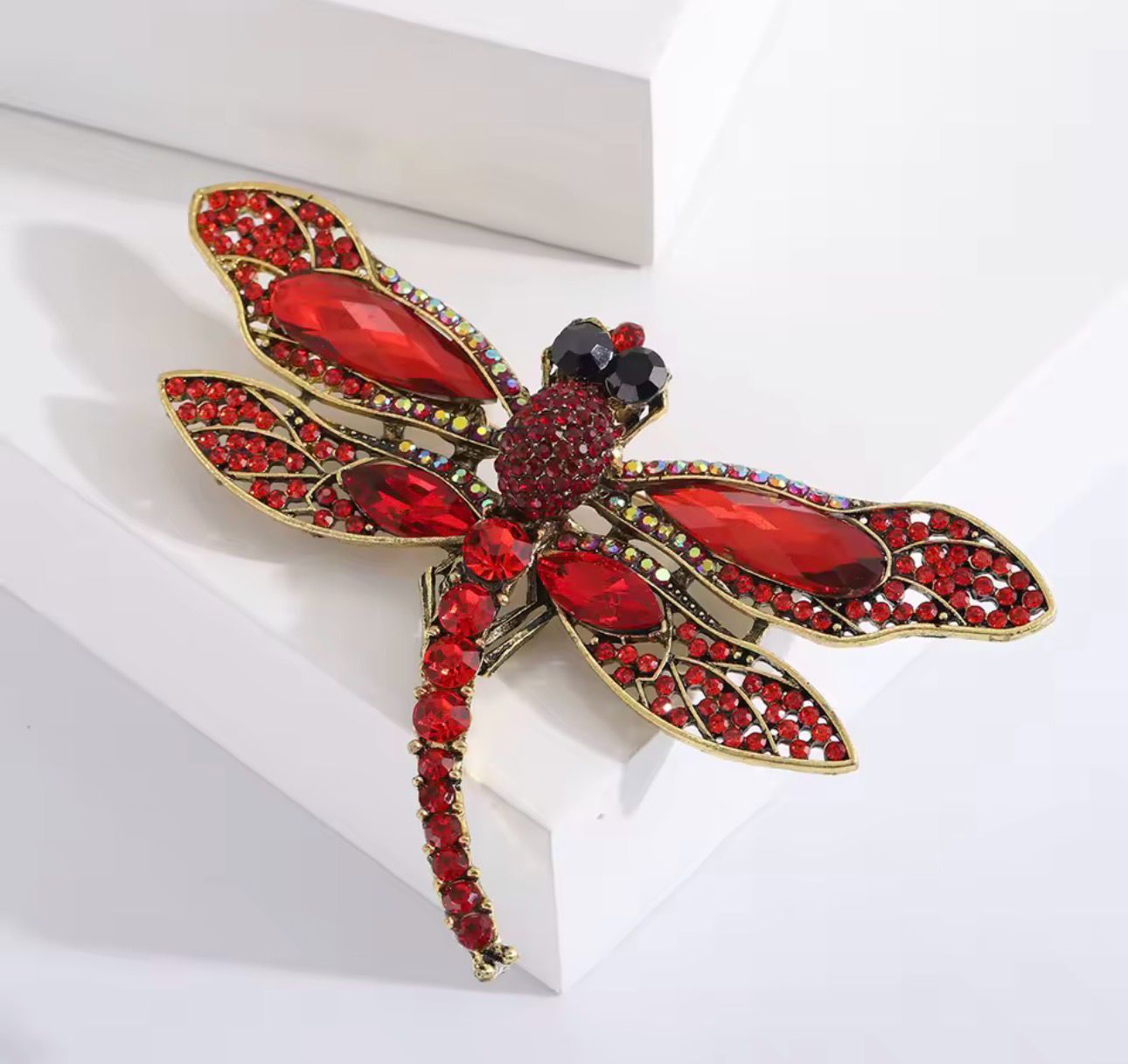 Broche Libélula Luxo com Pedrarias Coloridas