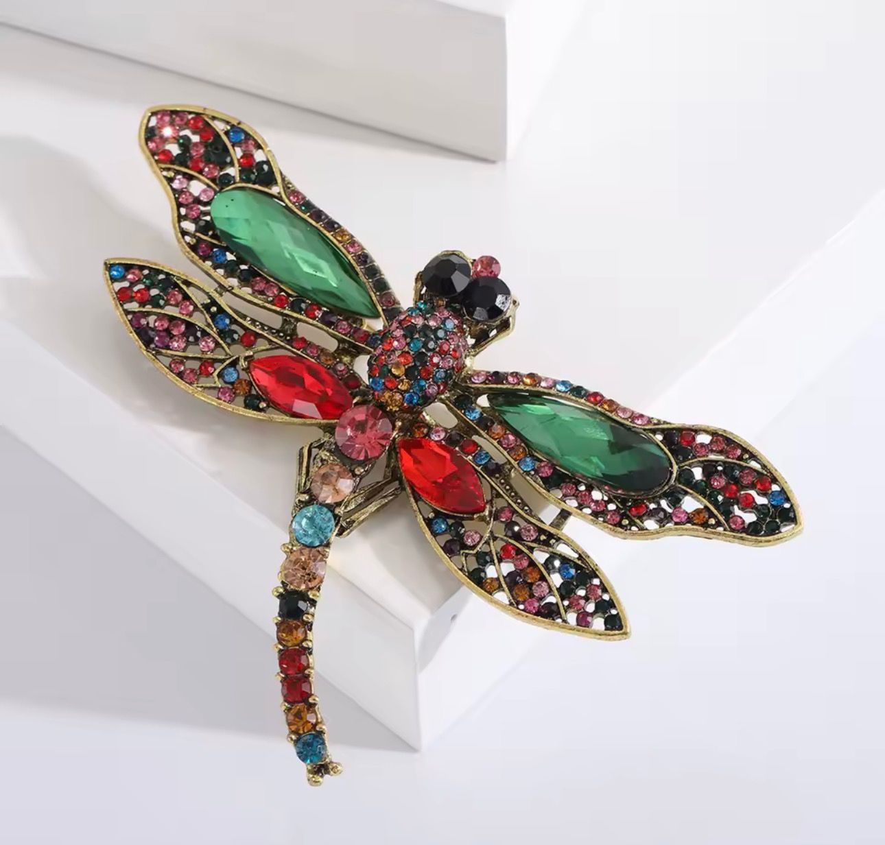 Broche Libélula Luxo com Pedrarias Coloridas