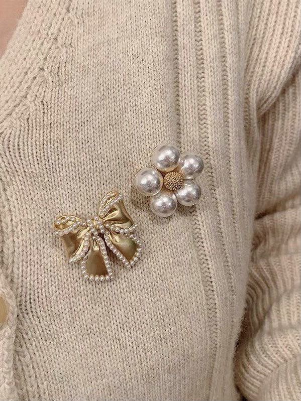 Conjunto de Broches de Pérolas Simuladas com Laço e Flor