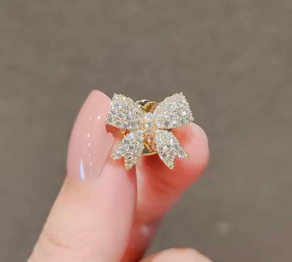 Broche Laço Dourado Minimalista Elegante Feminino
