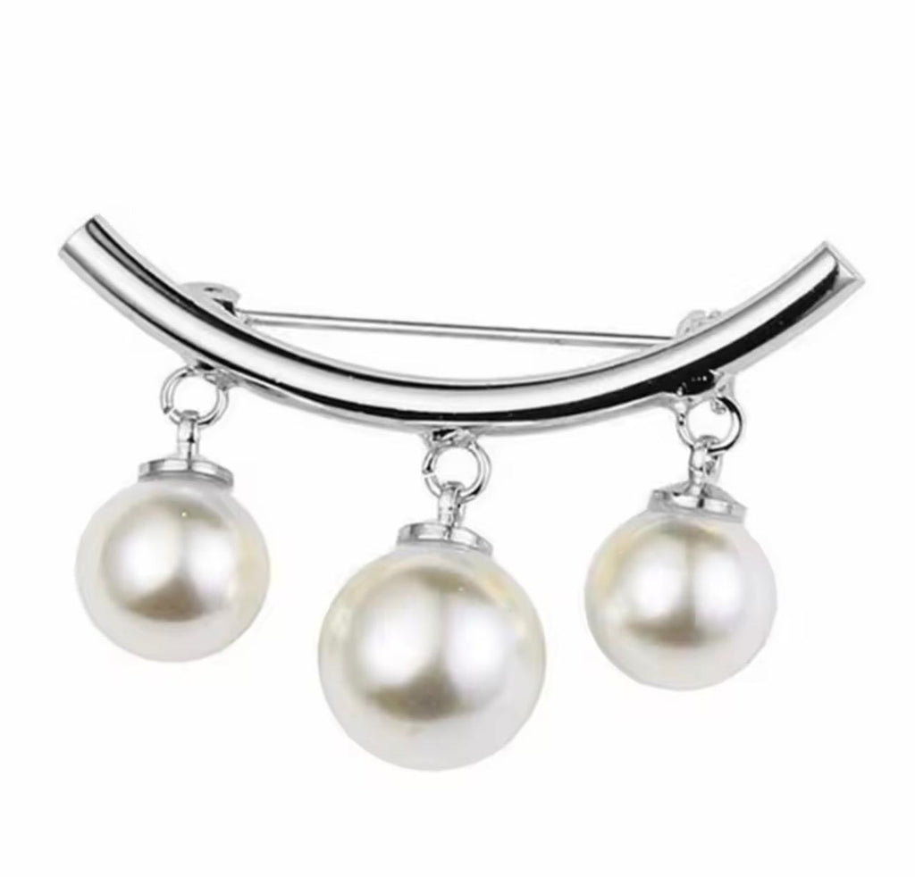 Broche Elegante com Pérolas Simuladas
