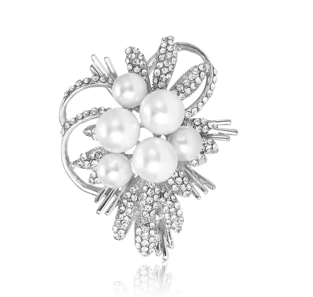Broche Buquê de Pérolas com Cristais
