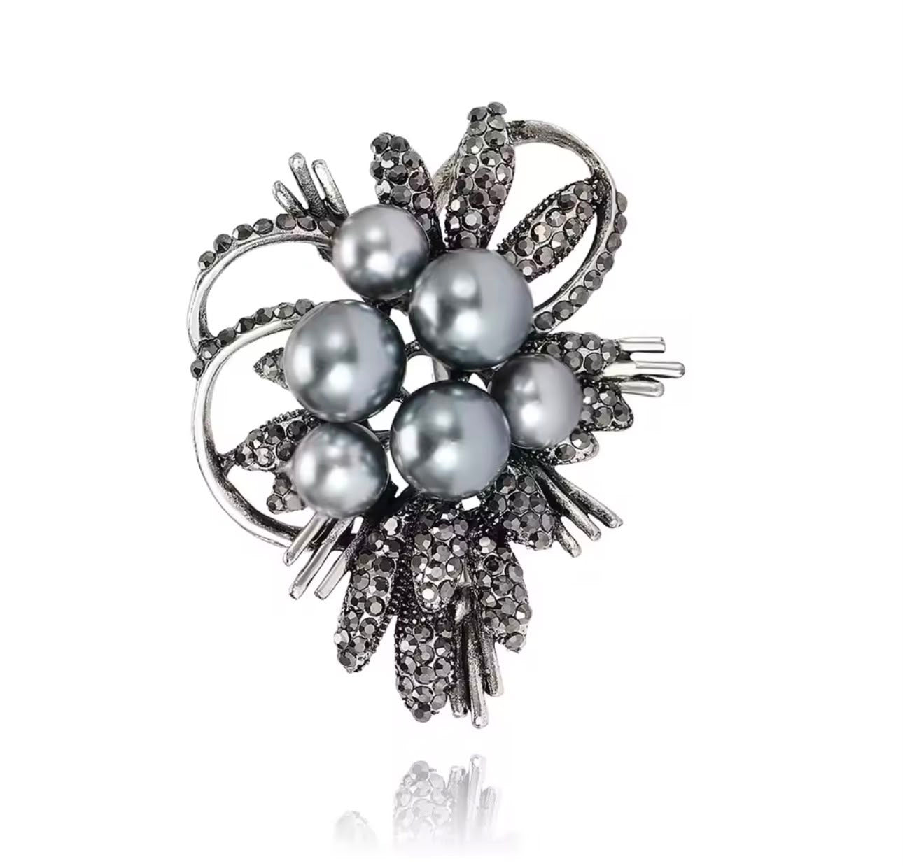 Broche Buquê de Pérolas com Cristais