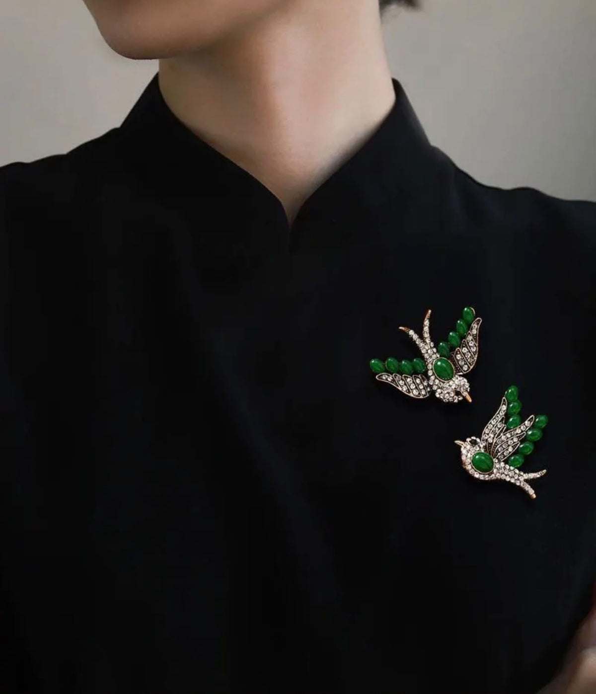 Conjunto de Broche Andorinha com Strass  Elegante