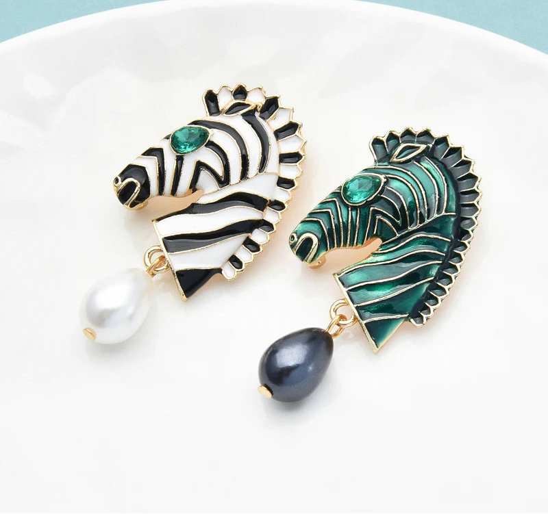 Broche Zebra com Pérolas e Strass Design Elegante Feminino