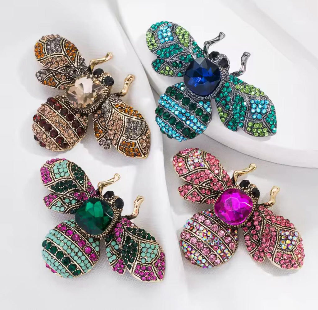 Broche Luxuoso Vintage com Cristais e Design de Abelha