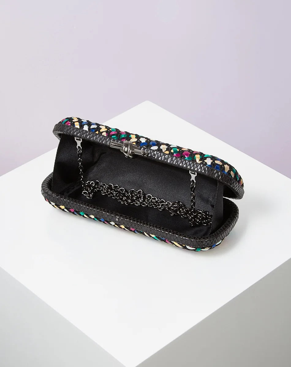 Clutch Dourada Elegante com Nó de Metal