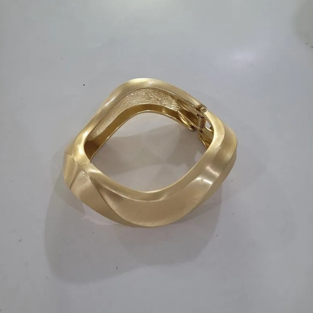 Bracelete Vintage de Metal Irregular