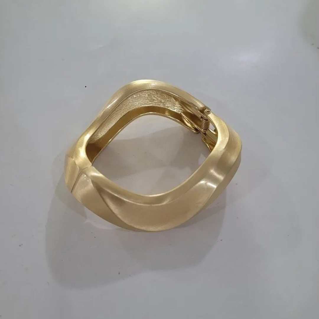 Bracelete Vintage de Metal Irregular