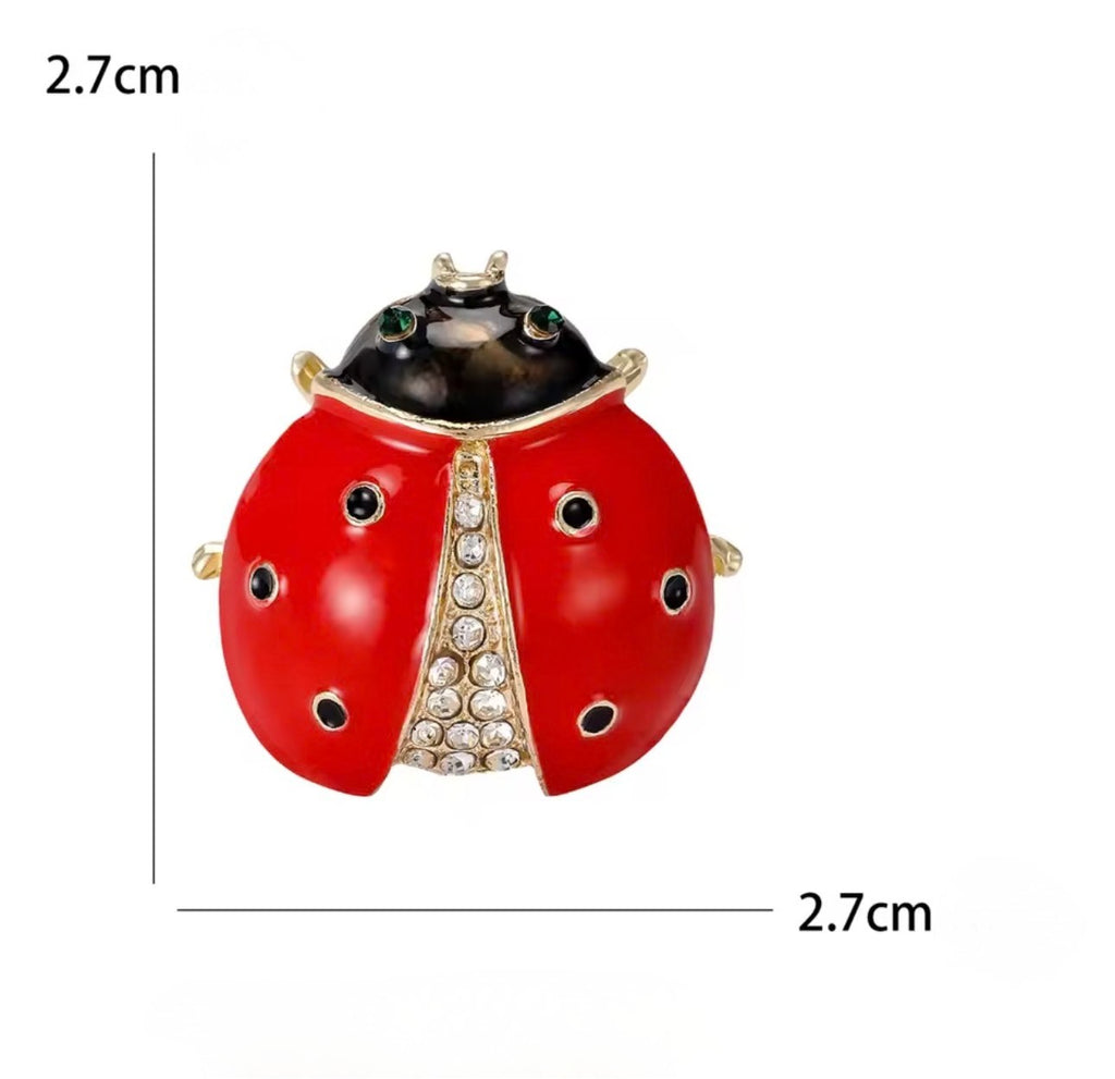 Broche Joaninha com Cristais Coloridos