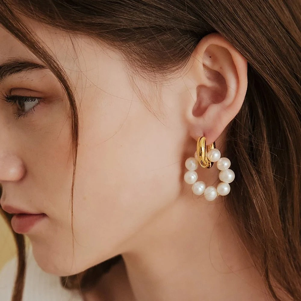 Brincos Elegantes de Argola com Pérolas e Borlas