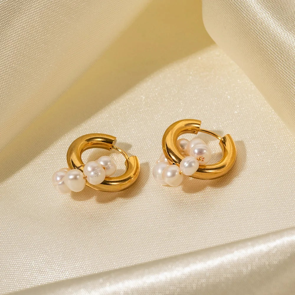 Brincos Elegantes de Argola com Pérolas e Borlas